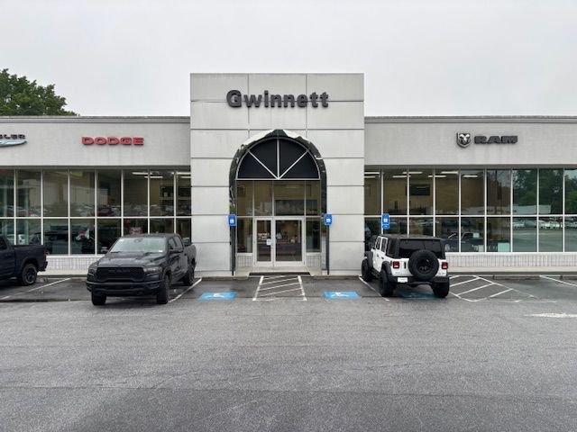Used 2022 Gray Dodge SXT image 2