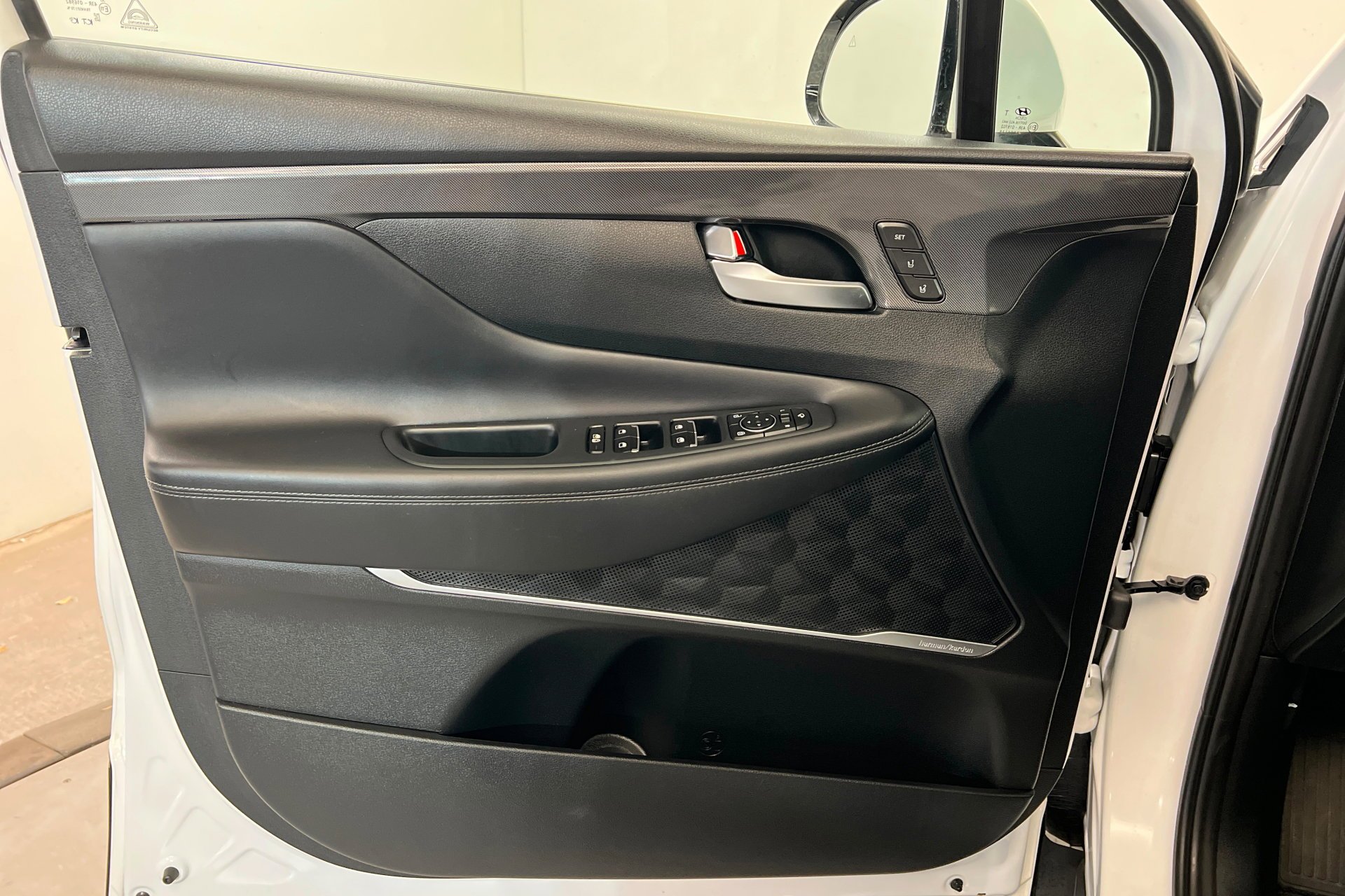 Used 2022 Quartz White Hyundai Limited image 15