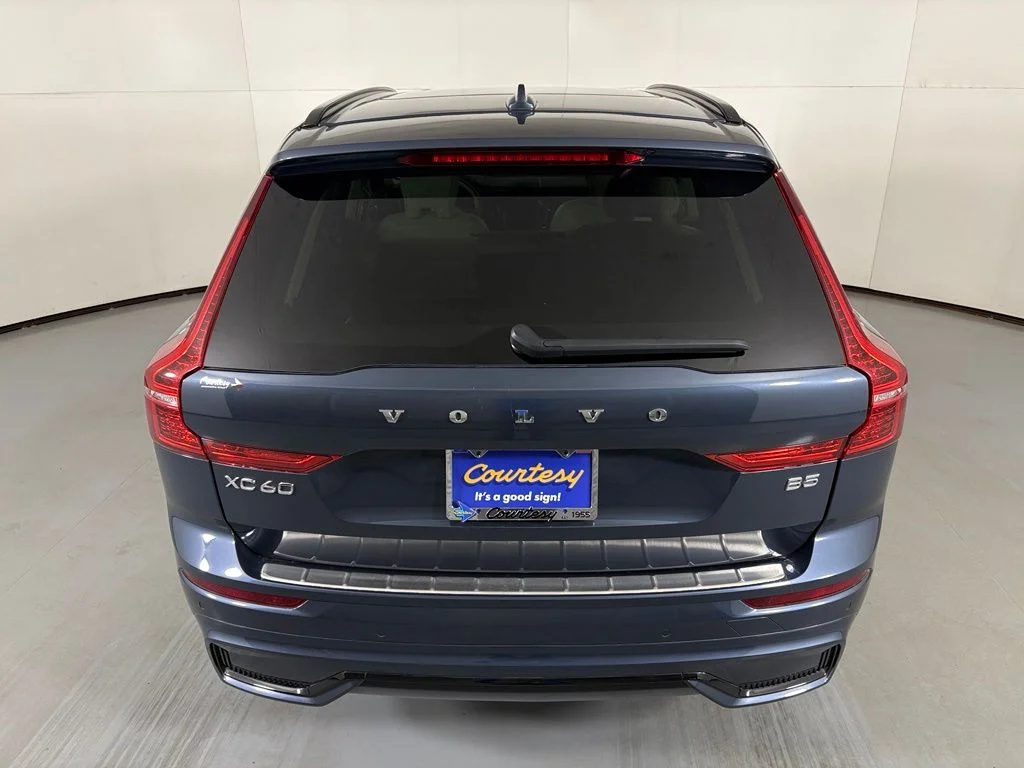 Used 2023 Denim Blue Metallic Volvo Plus image 7