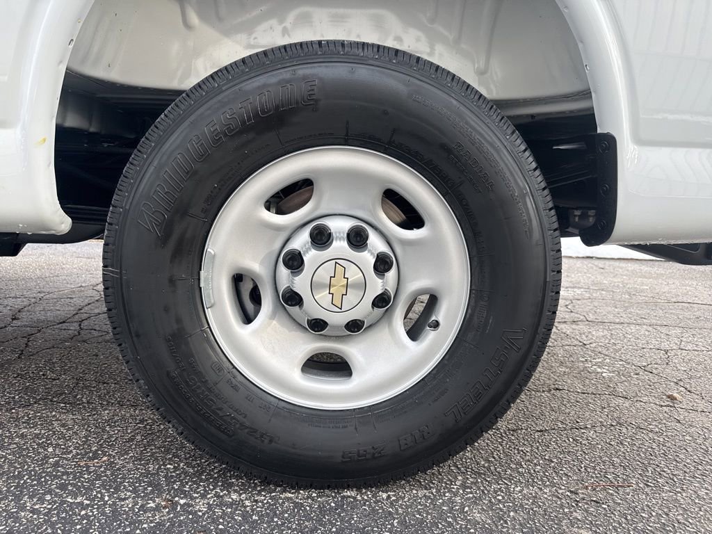 2025 Chevrolet Express Cargo Work Van - Photo 11