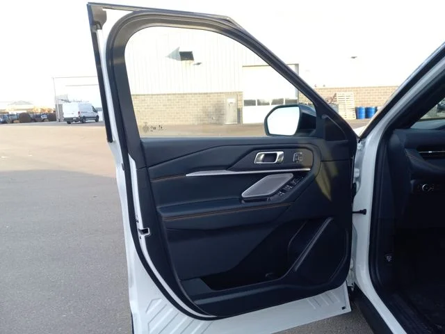 New 2026 Star White Metallic Tri-Coat Ford Tremor image 10