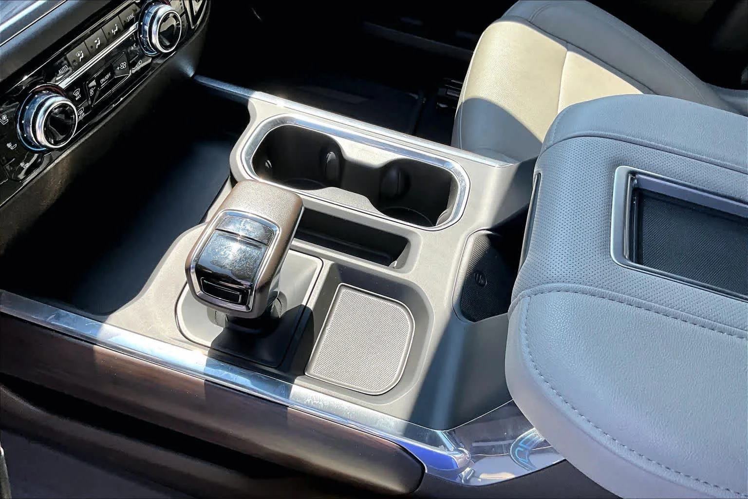 2022 GMC Sierra 1500 SLT - Photo 15