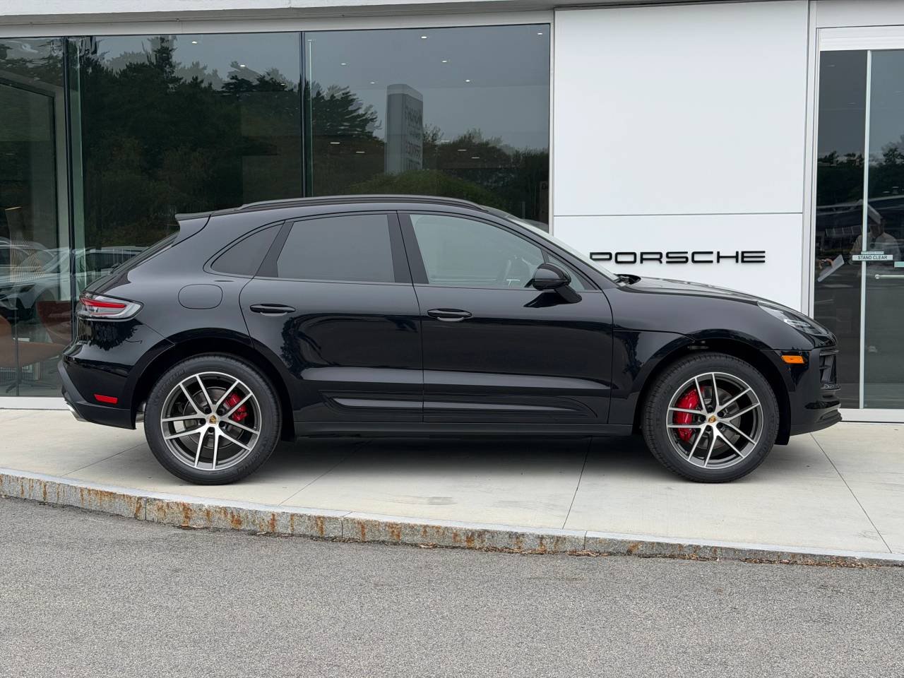 2026 Porsche Macan S - Photo 9
