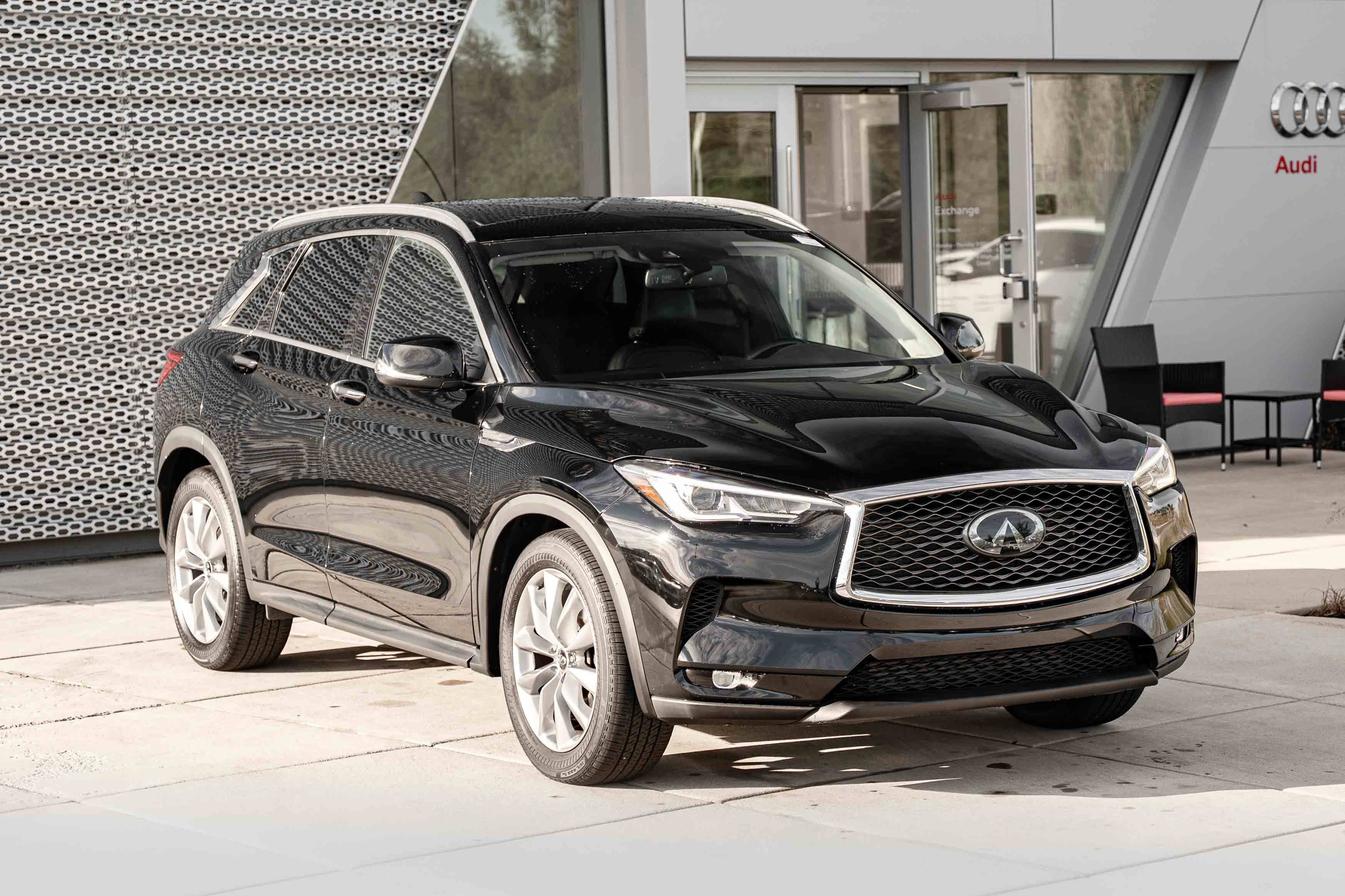 Used 2019 Black Obsidian INFINITI LUXE image 2