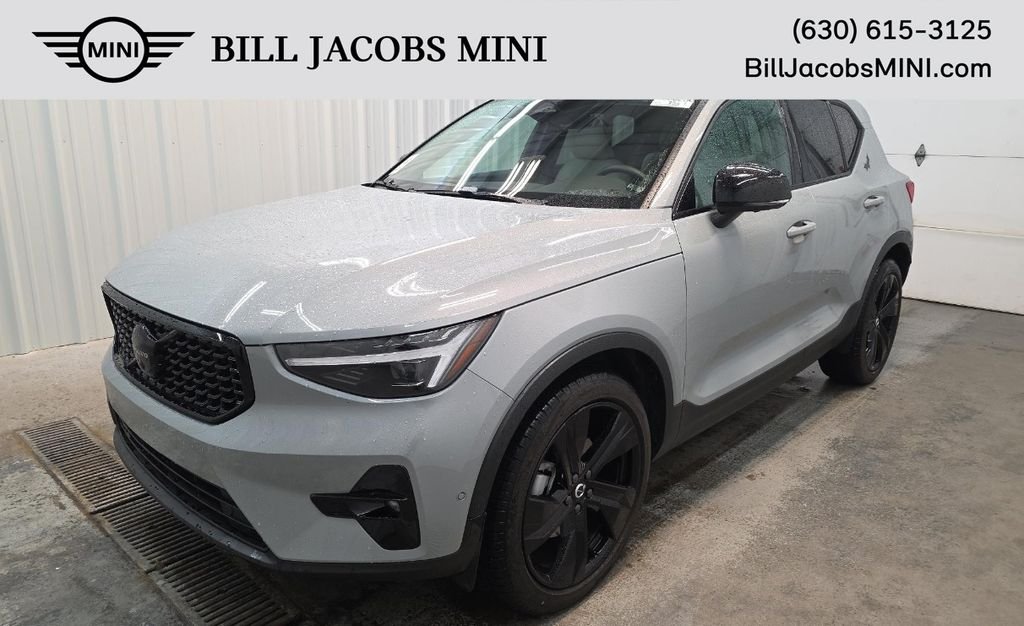2025 Volvo XC40 B5 Plus Dark AWD's photo