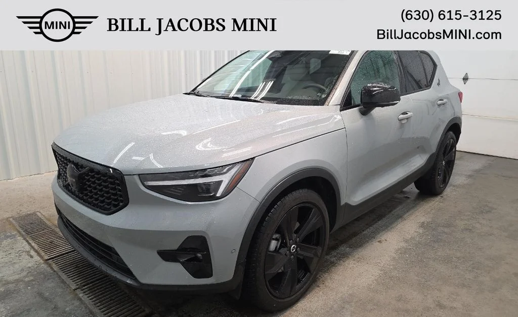 2025 Volvo XC40 B5 Plus Dark AWD's photo