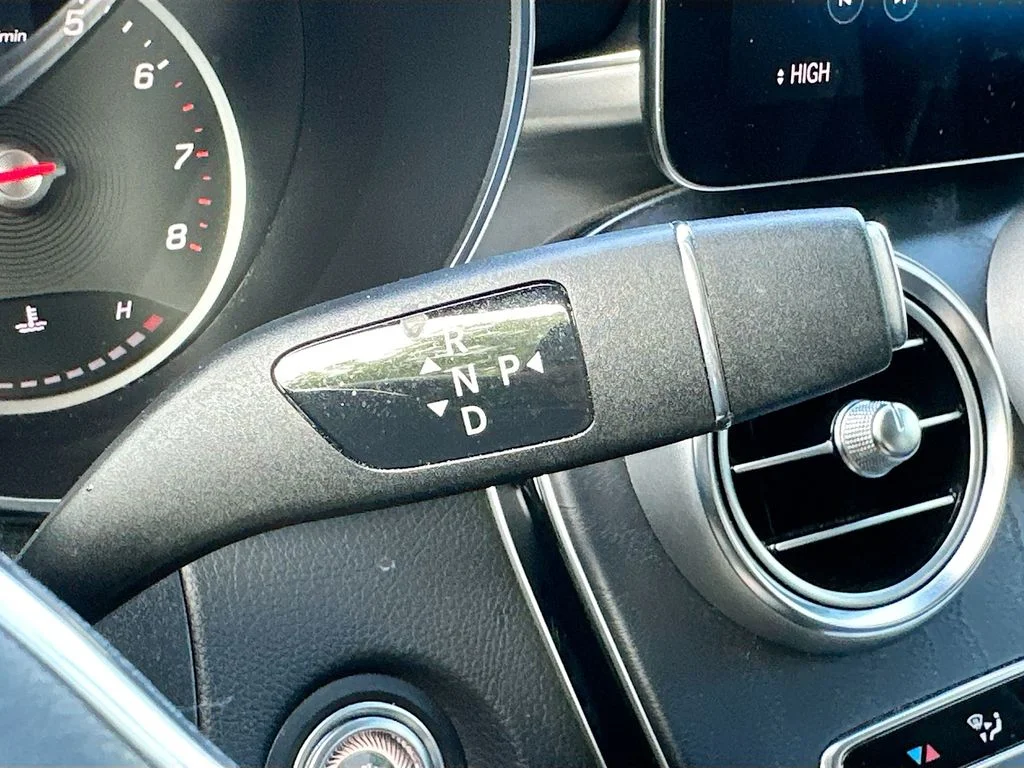 Certified Used 2022  Mercedes-Benz GLC 300 image 16
