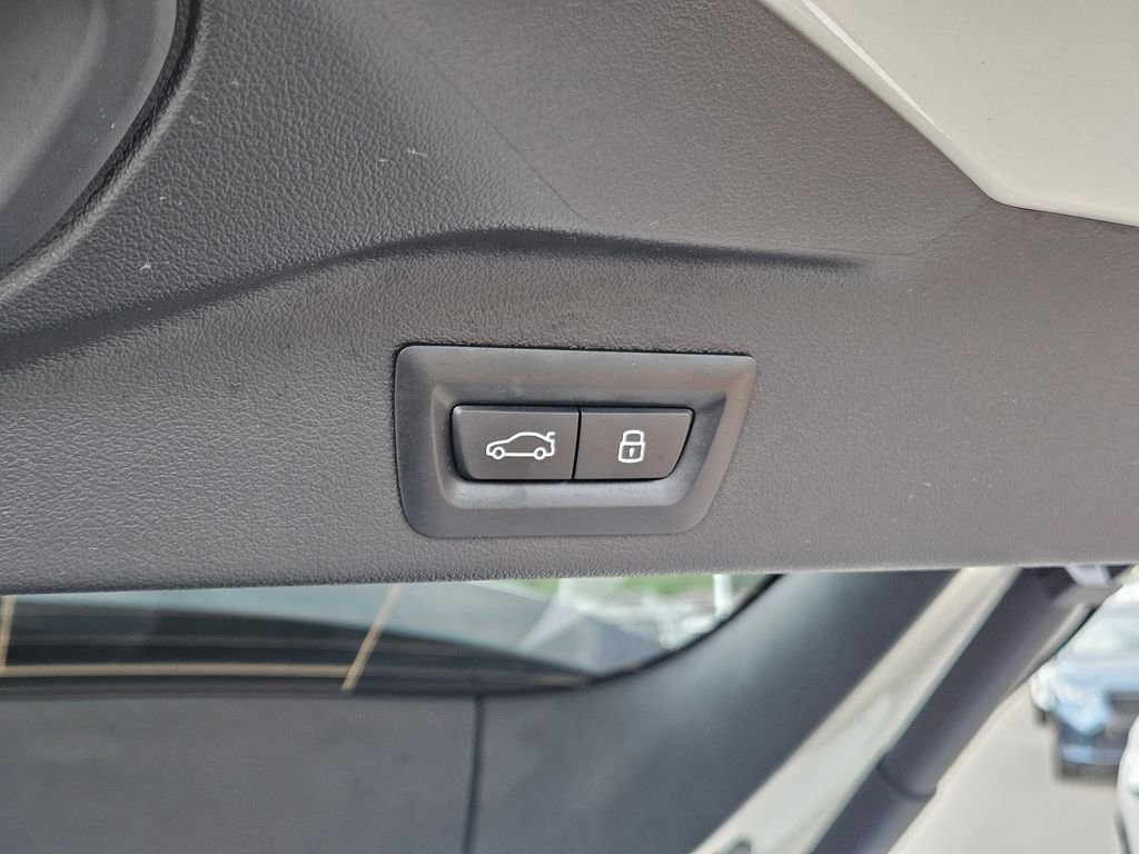 Certified Used 2026 Alpine White BMW M60i image 15