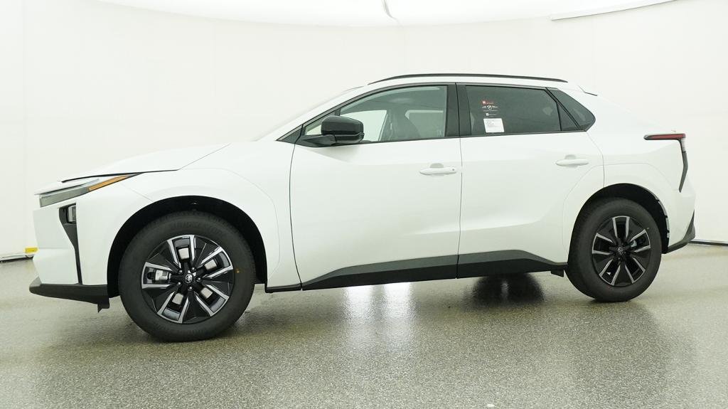 New 2027 Wind Chill Pearl Toyota XLE image 4