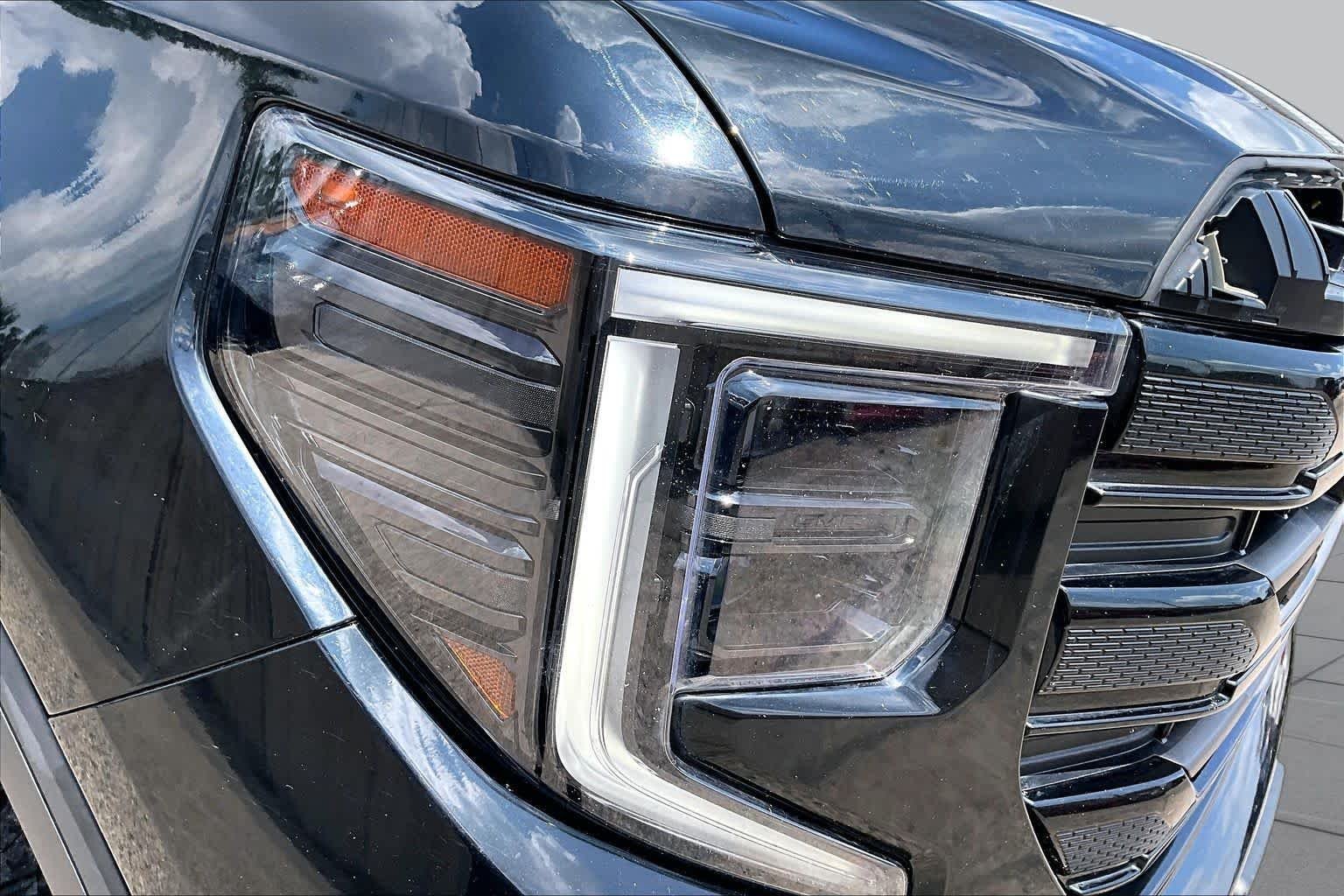 Used 2022 Onyx Black GMC Elevation image 27