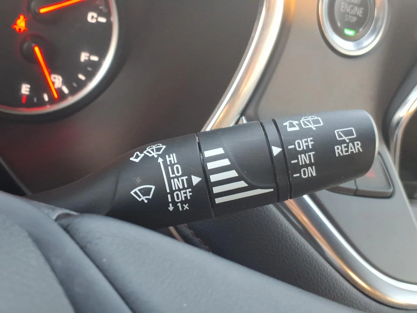 Used 2021 Iridescent Pearl Tricoat Chevrolet Premier image 26