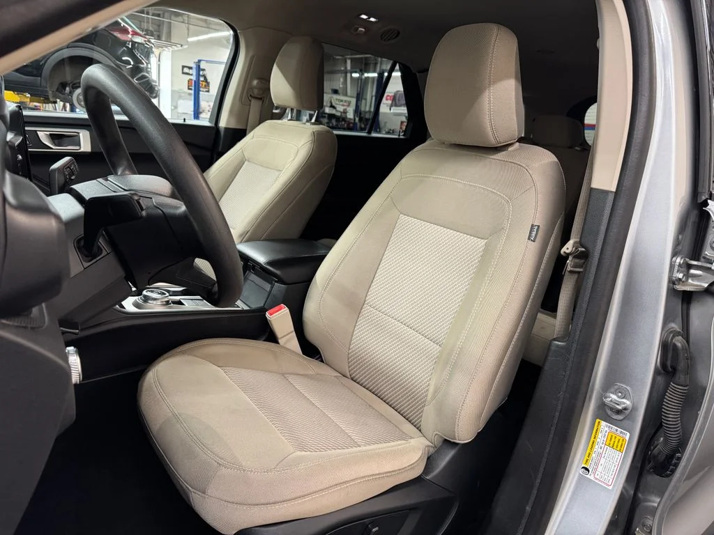 Used 2023 Silver Ford Base image 18