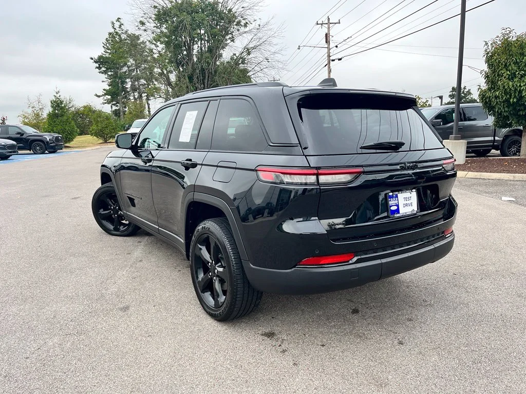 Used 2025 Black Jeep Altitude X image 5
