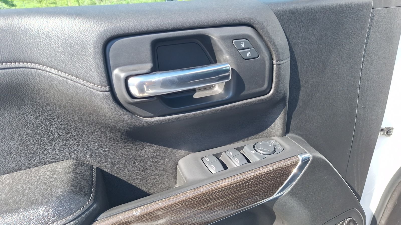 Used 2020  Chevrolet RST image 15
