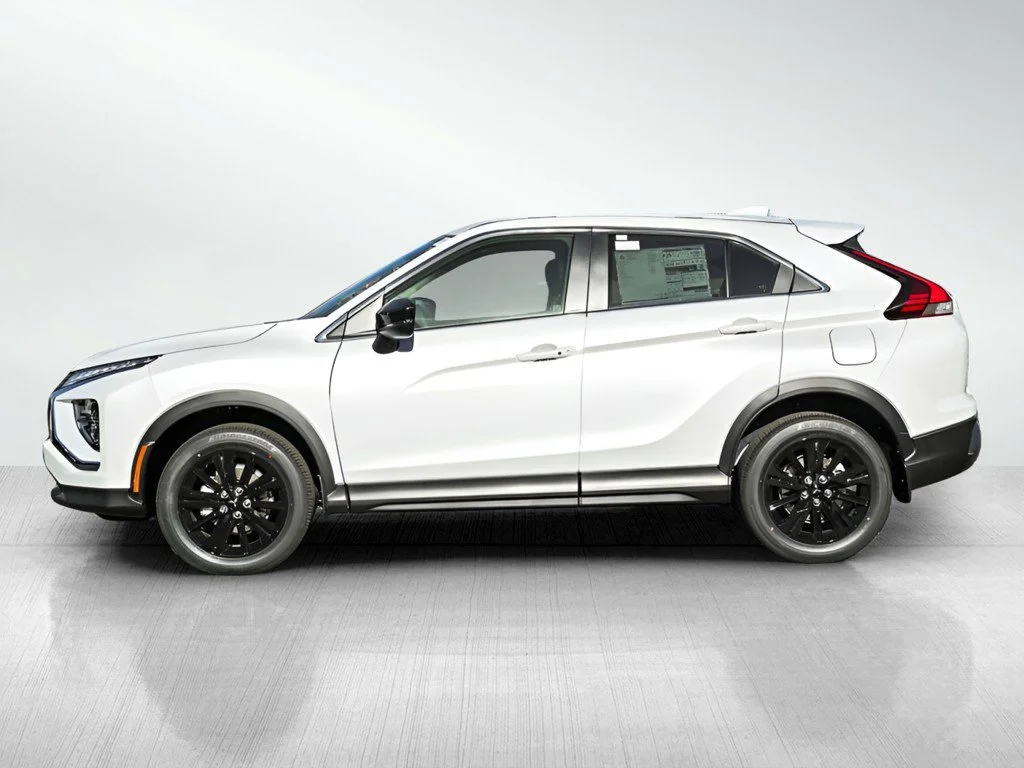 New 2026 White Diamond Mitsubishi LE image 4