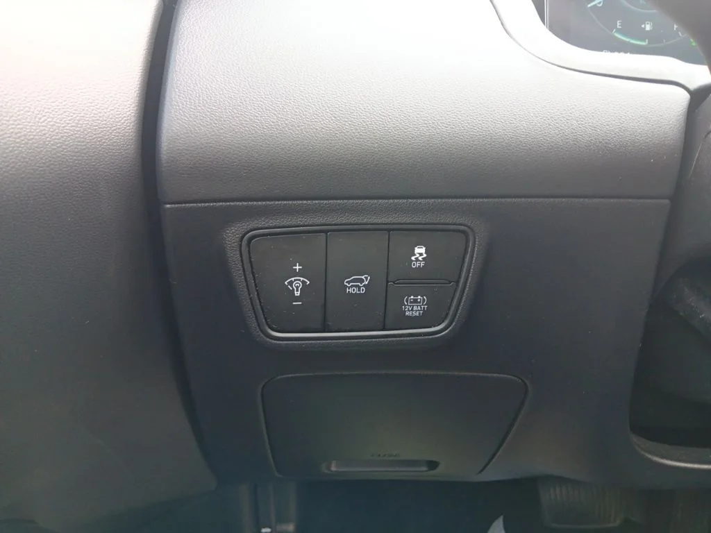 Used 2024 Shimmering Silver Hyundai Limited image 14