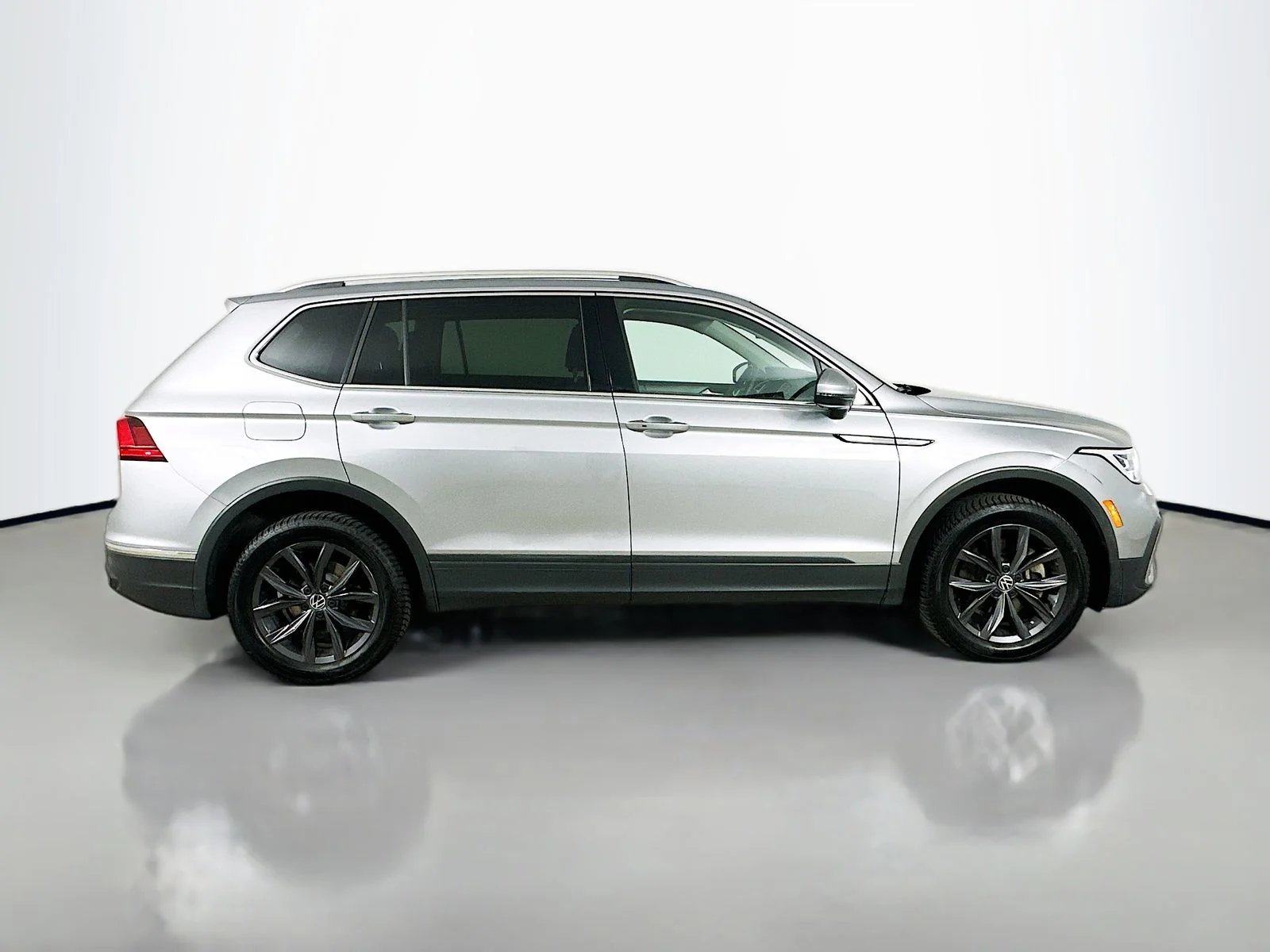 Used 2022 Silver Volkswagen  image 4