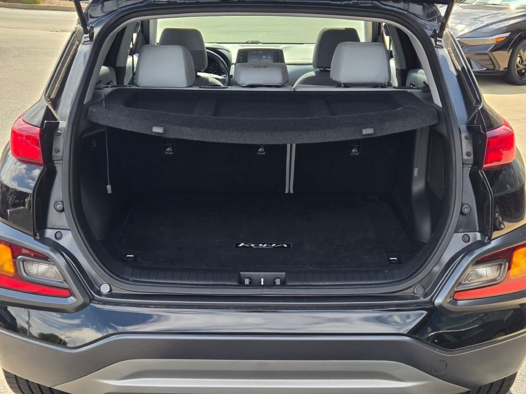 Used 2021 Ultra Black Hyundai Limited image 12