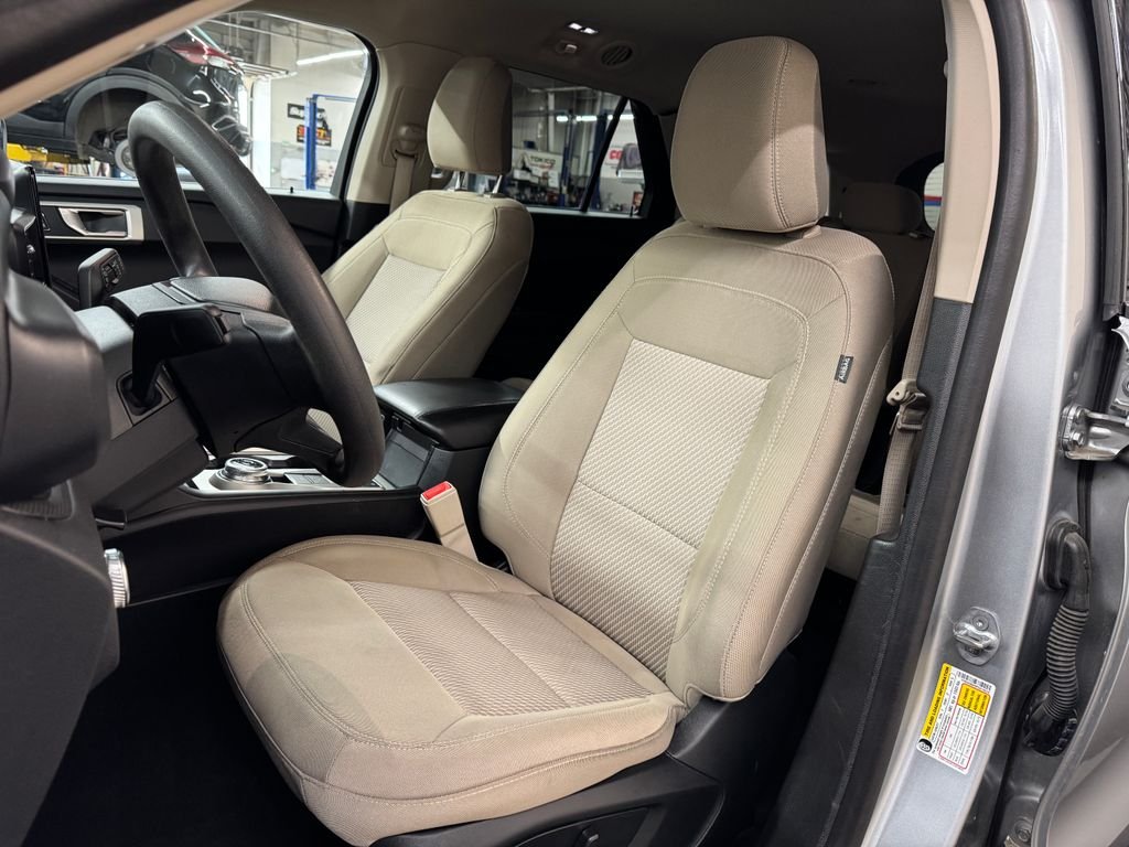 Used 2023 Silver Ford Base image 18
