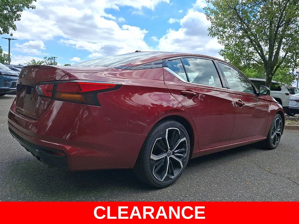 Used 2024 Red Nissan 2.5 SR image 6