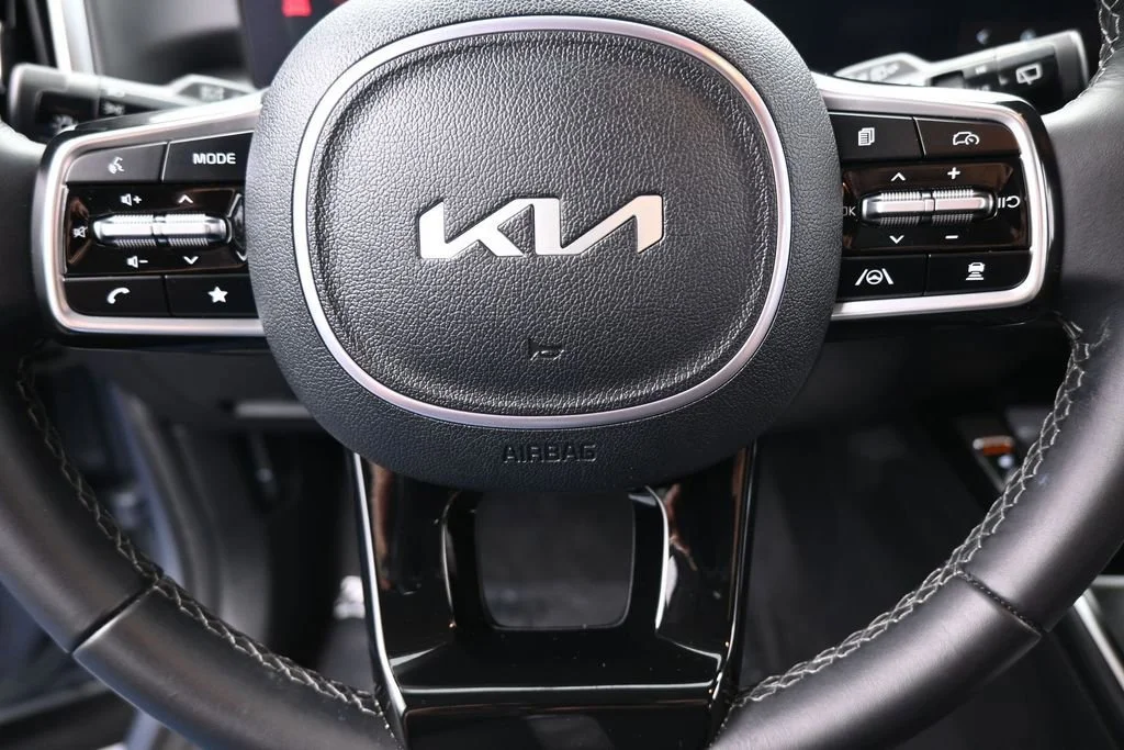 Used 2025 Silver Kia S image 32