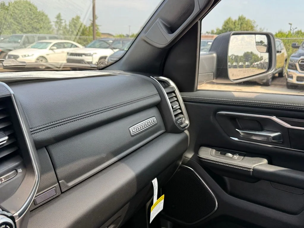 New 2026 Diamond Black Crystal Pearl-Coat Exterior Paint RAM Laramie image 23
