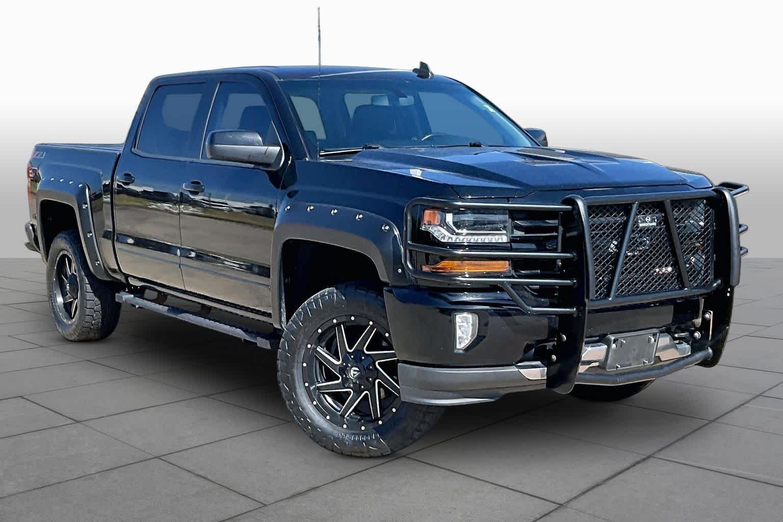 Used 2018 Black Chevrolet LT image 3