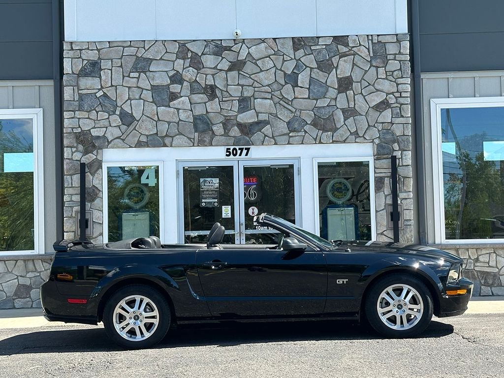 Used 2005 Black Ford  image 20