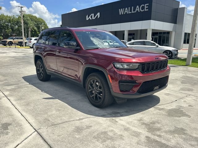 Used 2024 Red Jeep Altitude image 4