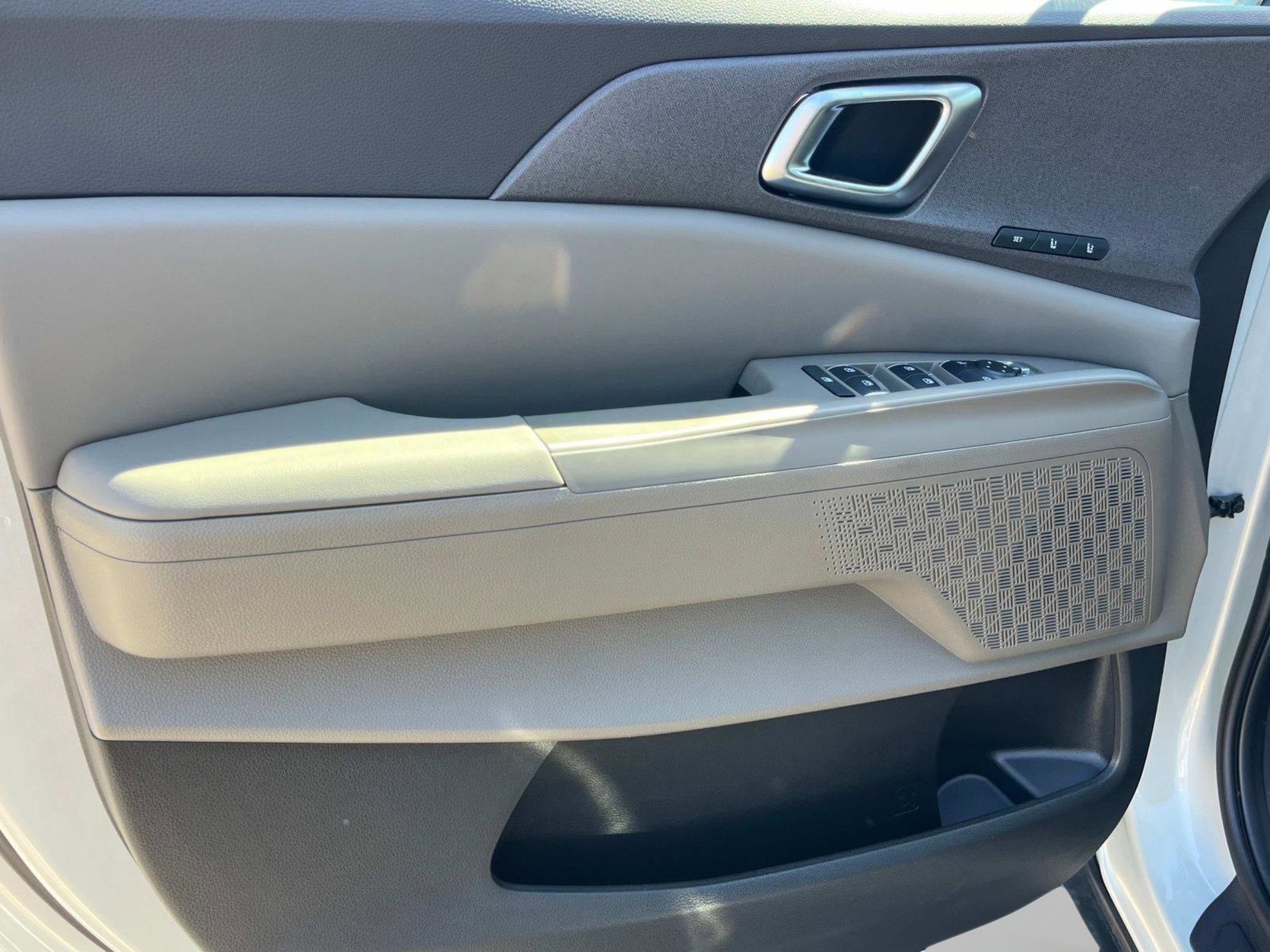 New 2026 Ivory Silver Kia EX image 25