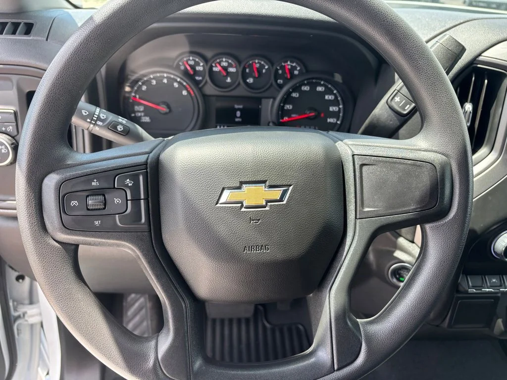 Used 2025 White Chevrolet Custom image 13
