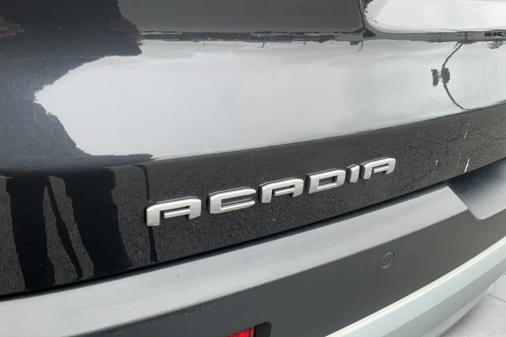 Used 2020 Black GMC SLE image 27