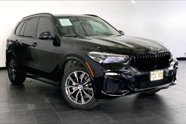 Used 2020 Black Sapphire Metallic BMW sDrive40i image 2