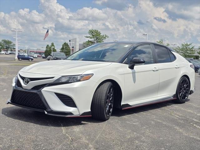 Certified Used 2022 MID BLK/WIND CHILL Toyota  image 11
