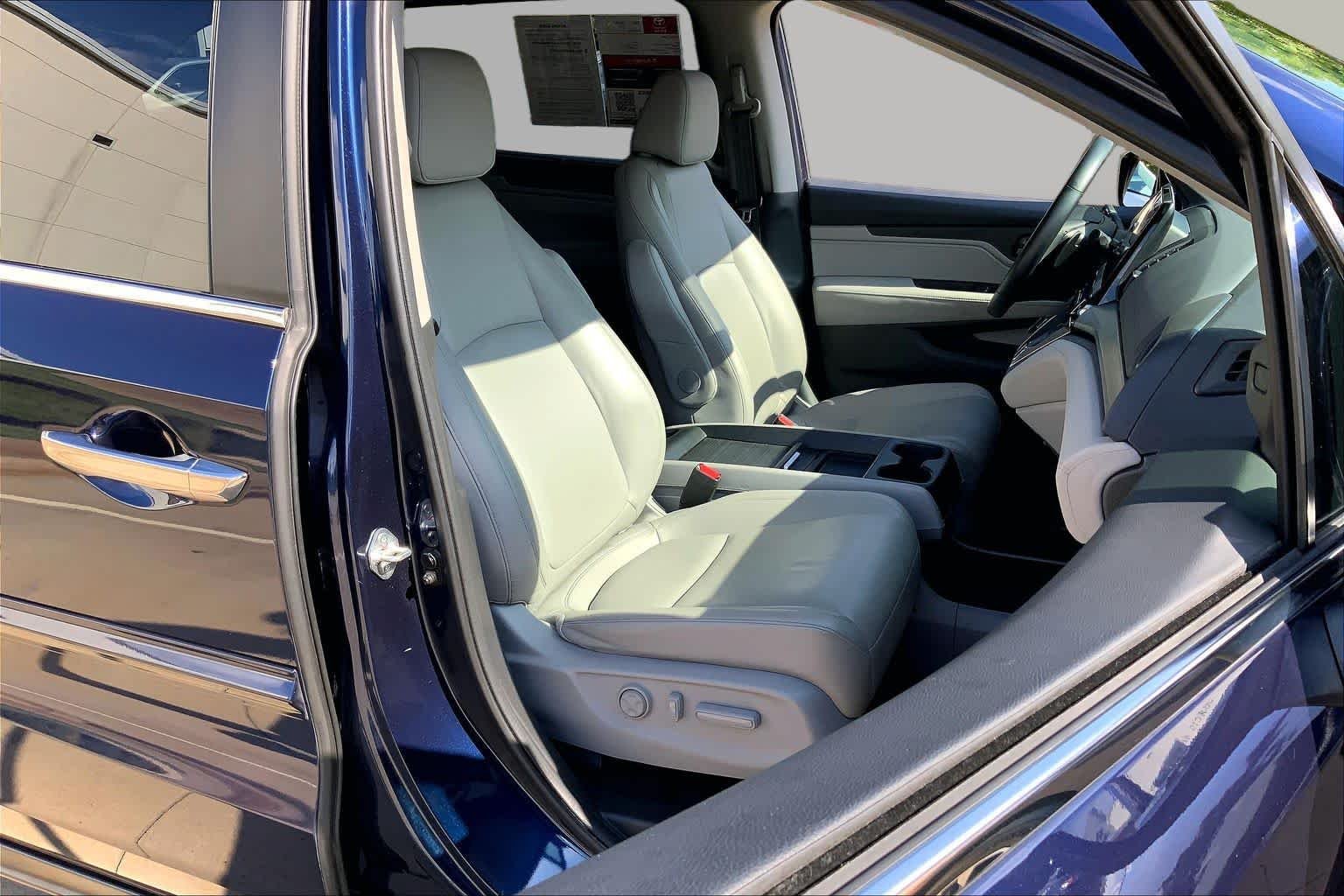 Used 2022 Obsidian Blue Pearl Honda EX-L image 9