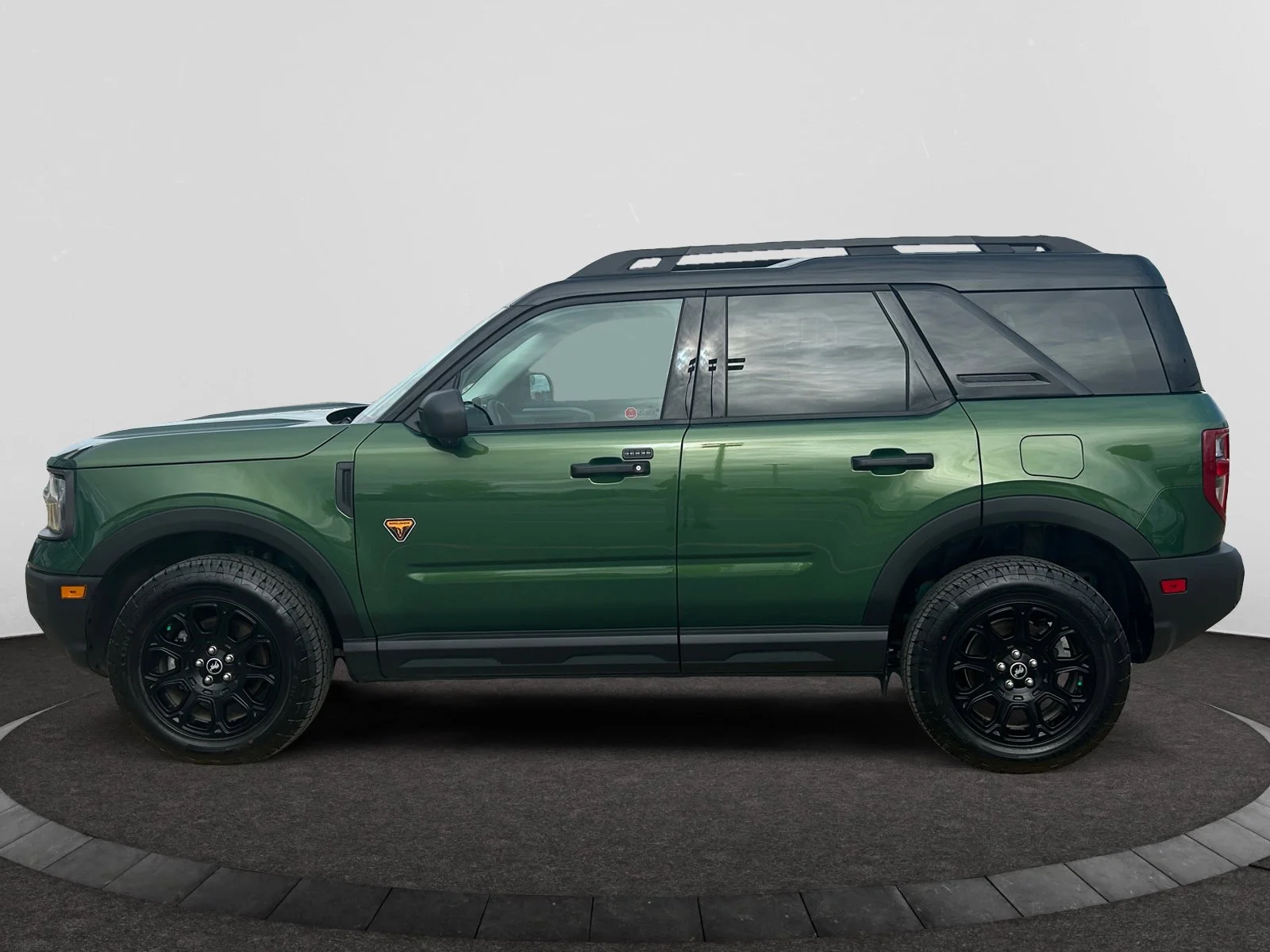 Used 2025 GREEN Ford  image 2