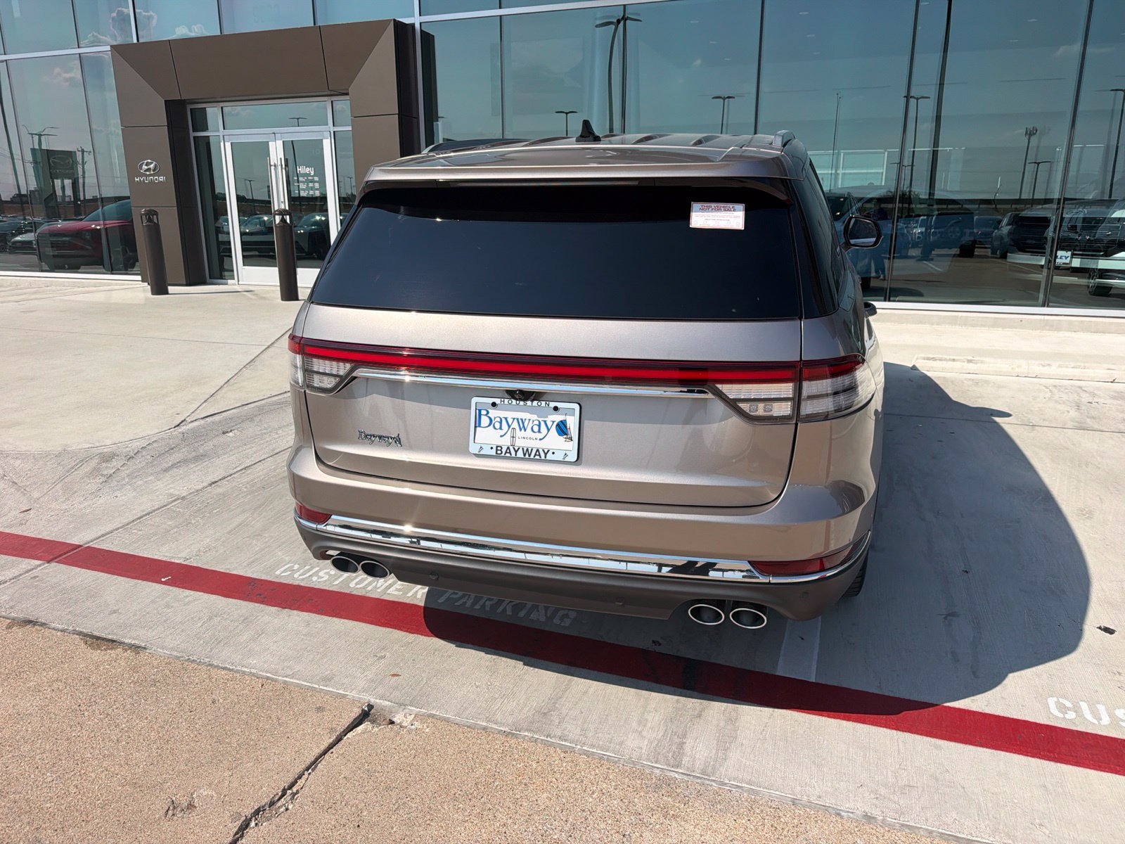 Used 2021 Iced Mocha Lincoln Reserve image 6