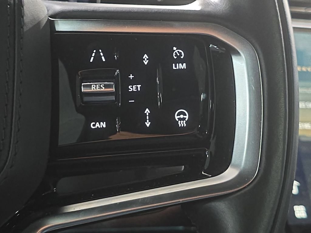 Used 2024 Fuji White Land Rover SE image 14