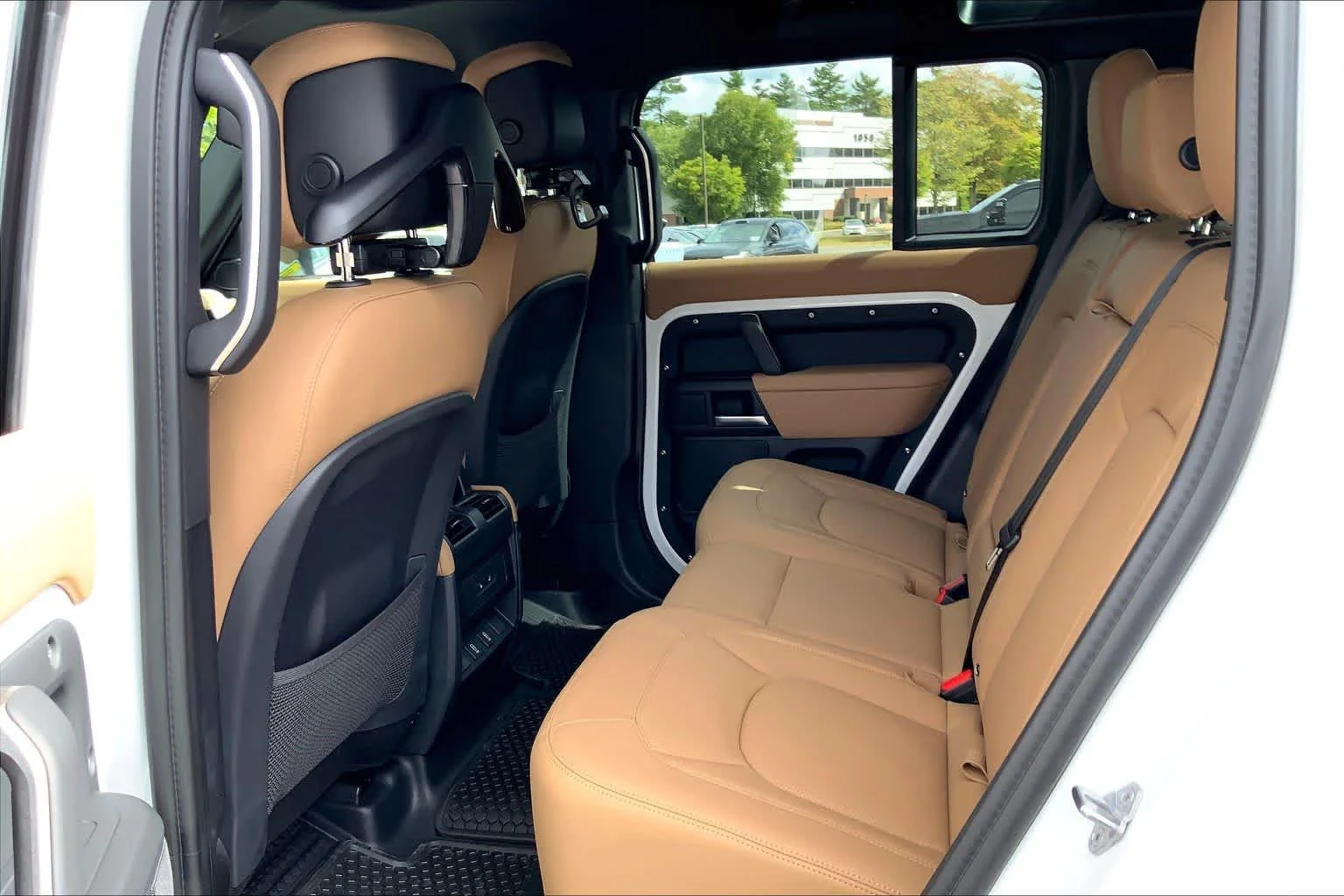 New 2026 Fuji White Land Rover X-Dynamic SE image 14