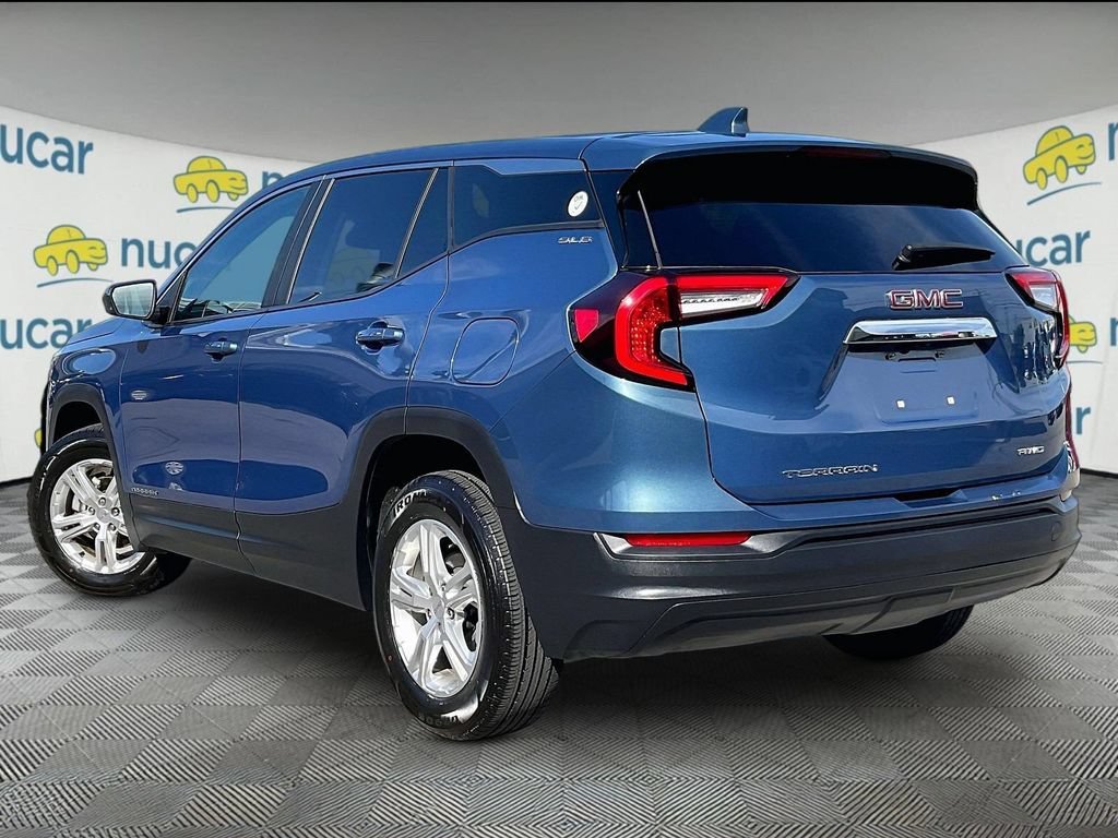 Used 2024 Downpour Metallic GMC SLE image 4