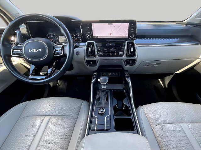 Used 2023 White Kia S image 9