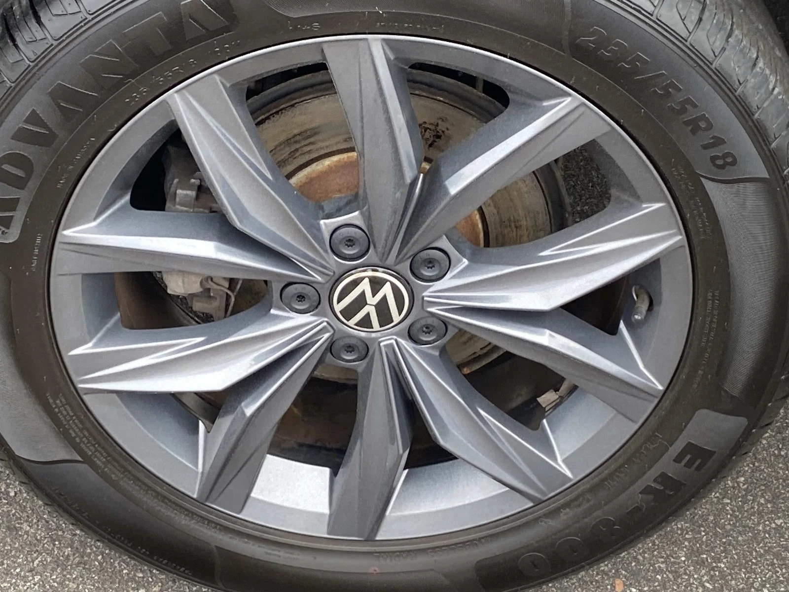 Certified Used 2023 Pyrite Silver Metallic Volkswagen 2.0T SE 4MOTION image 28
