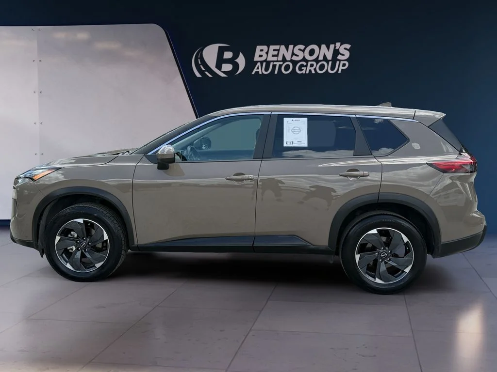 Used 2025 Beige/tan Nissan SV image 2