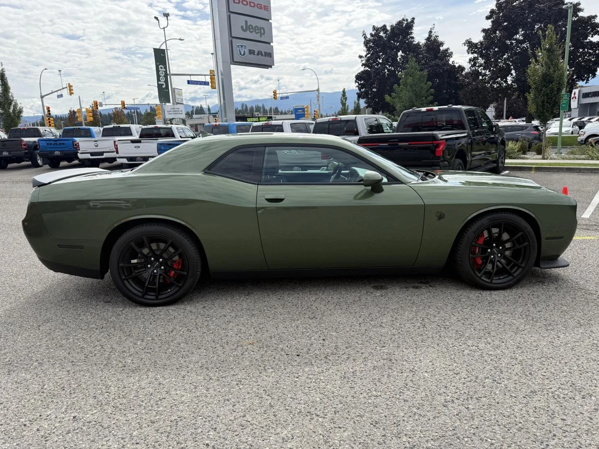 Used 2023 Green Dodge Srt Hellcat image 9