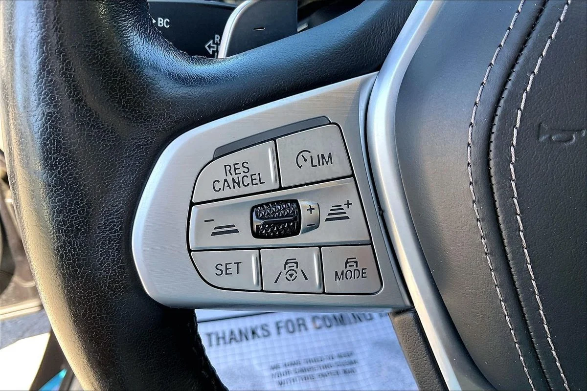Used 2022  BMW i xDrive image 11