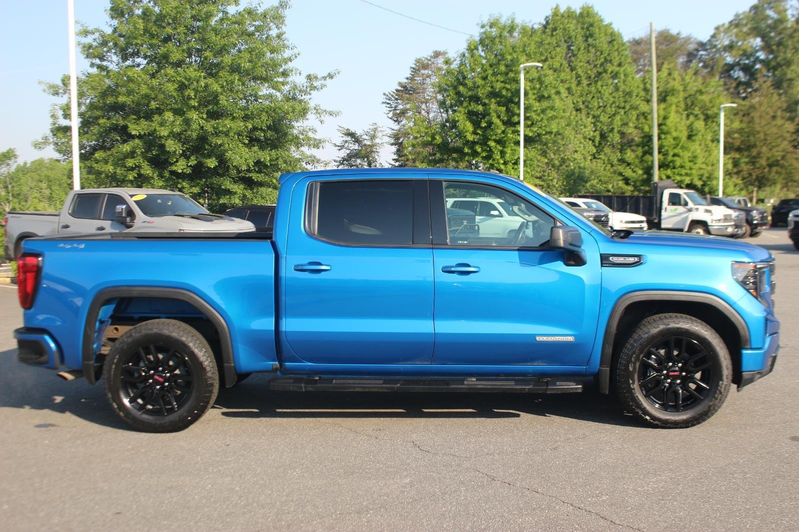 Used 2022 Dynamic Blue Metallic GMC Elevation image 8