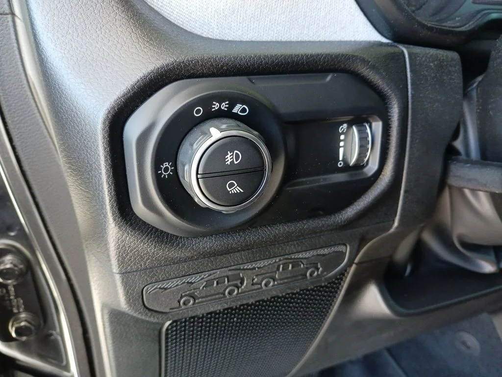 Used 2025 Gray Jeep Nighthawk image 36