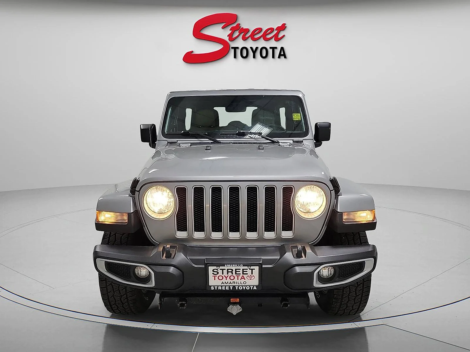 Used 2018 Billet Silver Metallic Clearcoat Jeep Sahara image 6