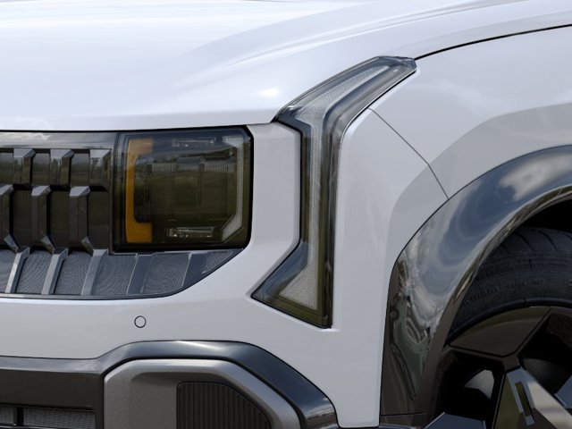 New 2027 Snow White Pearl Kia X-Line S image 10