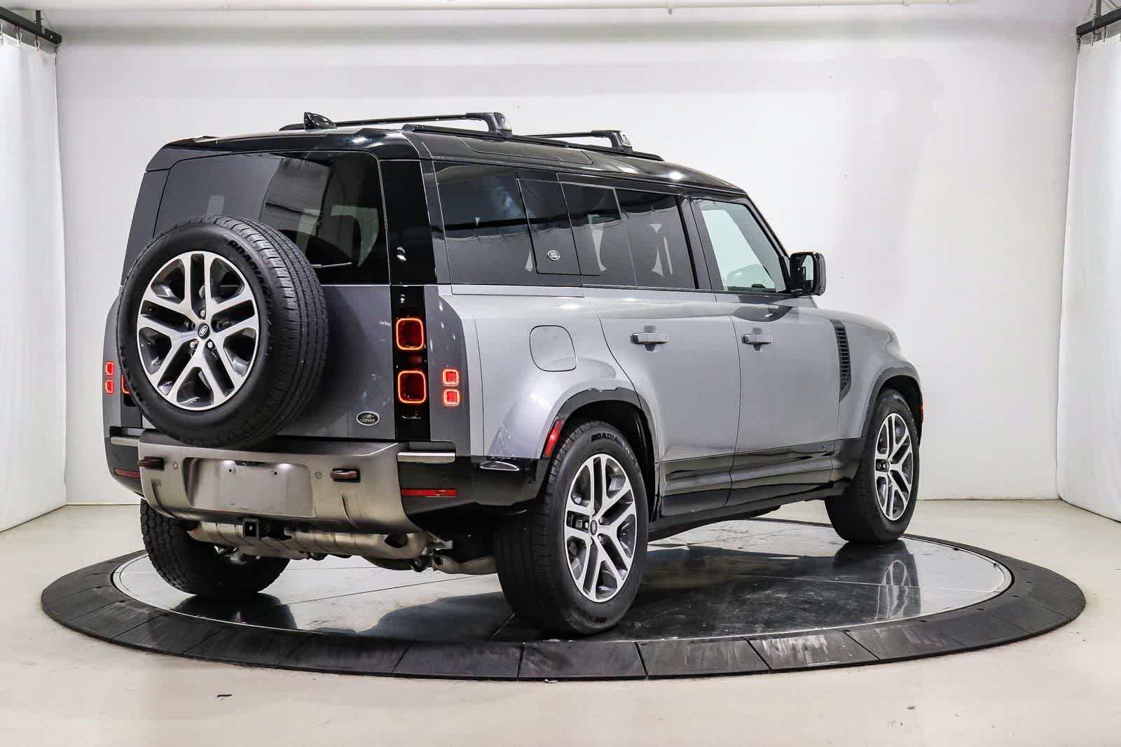 Used 2021 Black Land Rover X-Dynamic HSE image 4